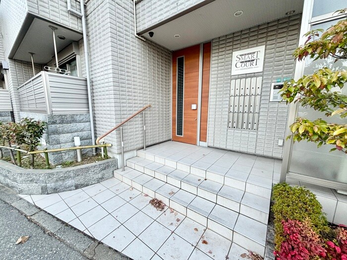 物件外観写真2　(エントランス部分)