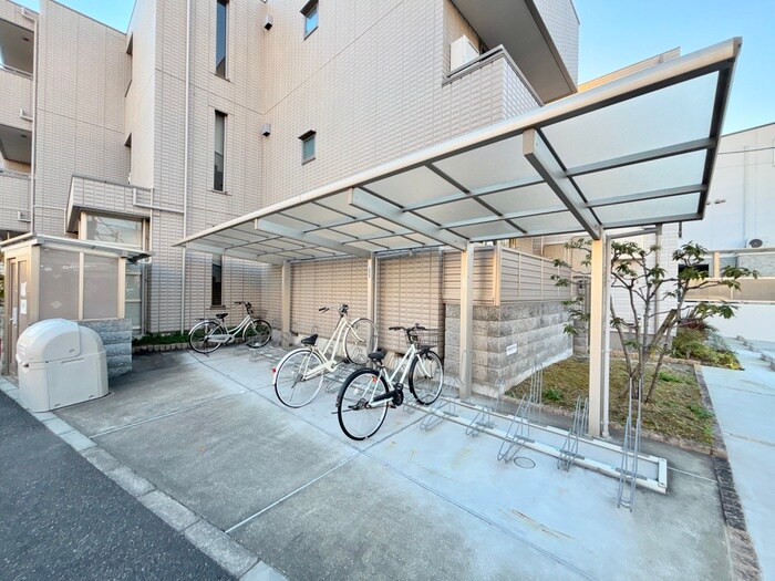 物件外観写真4　(駐輪場)