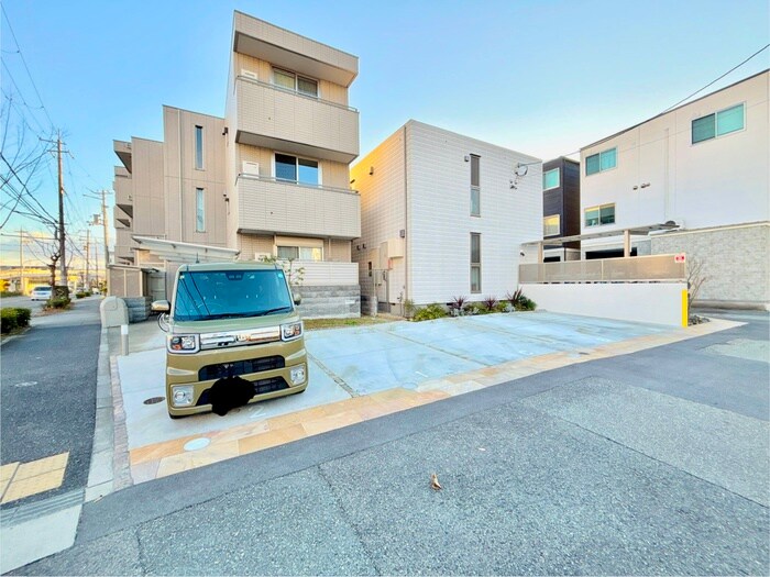 物件外観写真5　(駐車場)