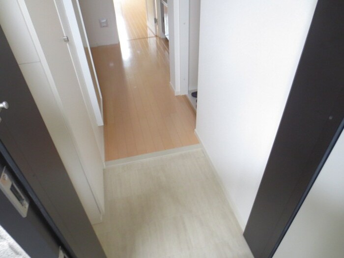 物件内観写真12　(玄関)
