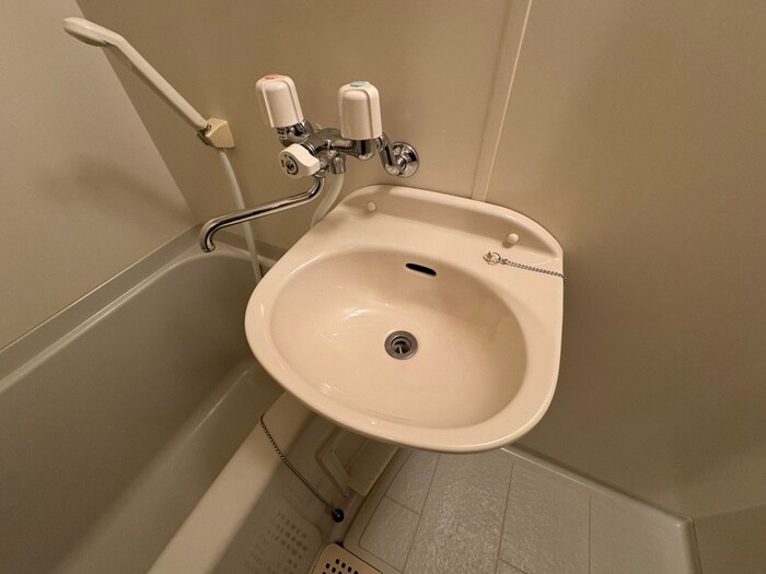 物件内観写真8　(洗面)