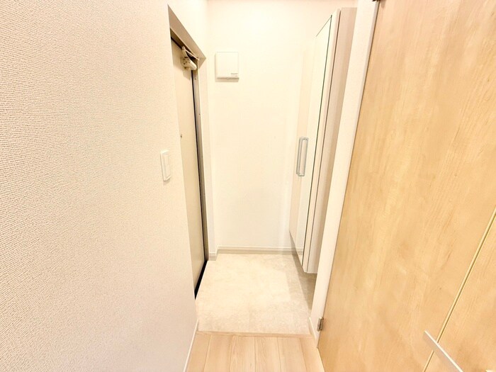 物件内観写真16　(玄関)