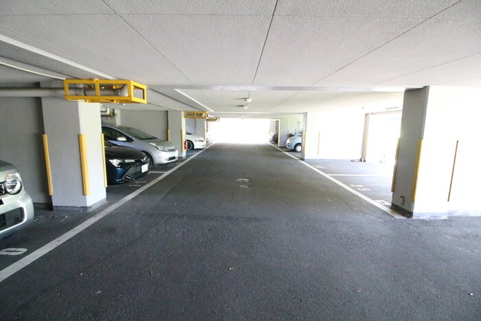 物件外観写真6　(駐車場)