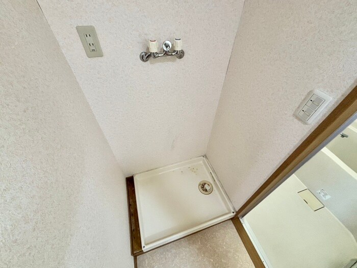 物件内観写真15　(洗濯機置場)