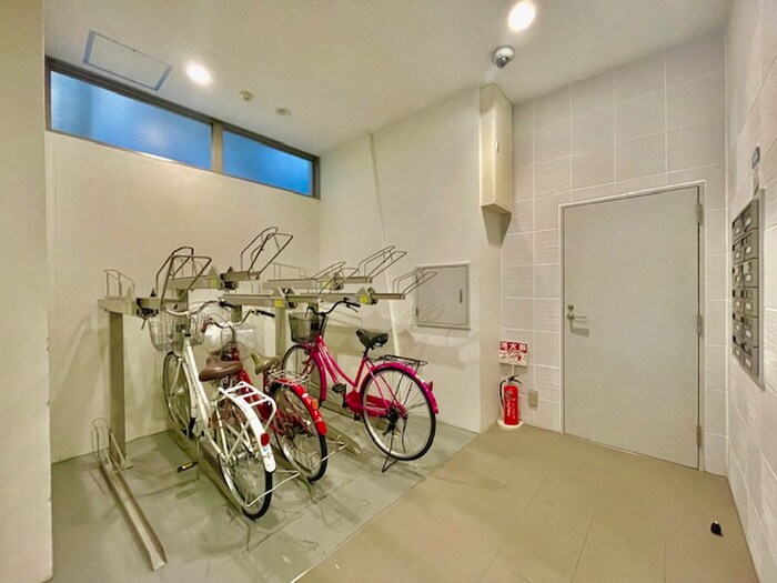 物件外観写真4　(駐輪場)
