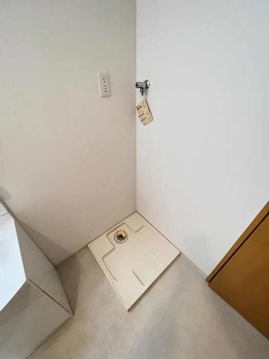 物件内観写真10　(洗濯機置場)