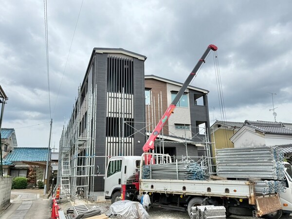 建築中