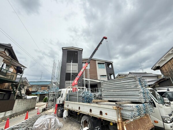 建築中