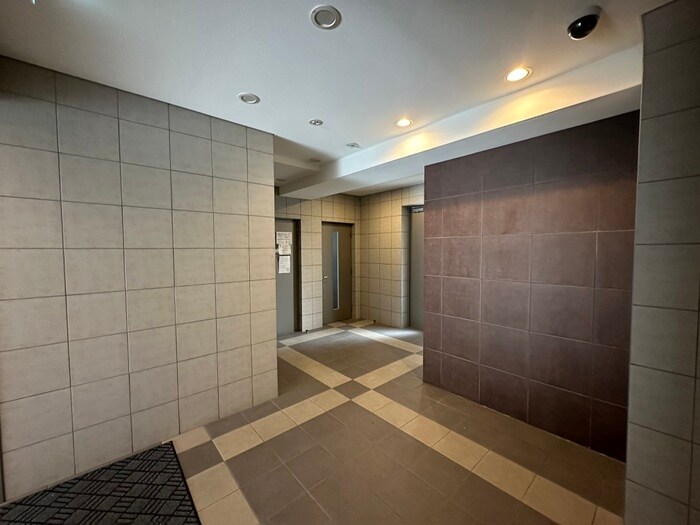 物件外観写真4　(エントランス部分)