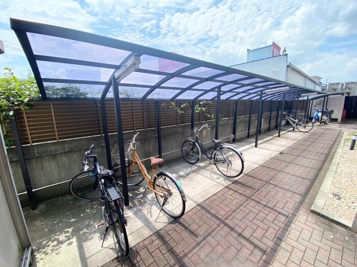 物件外観写真4　(駐輪場)