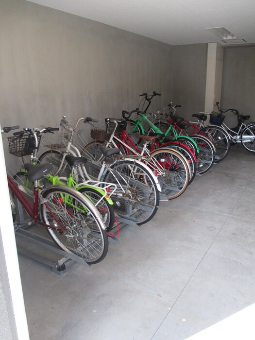 物件外観写真3　(駐輪場)