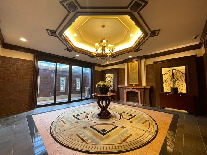 物件外観写真2　(エントランス部分)