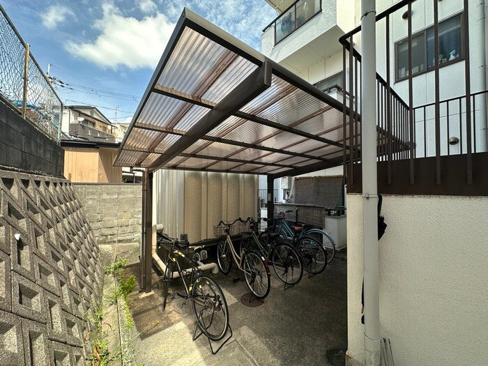 物件外観写真5　(駐輪場)
