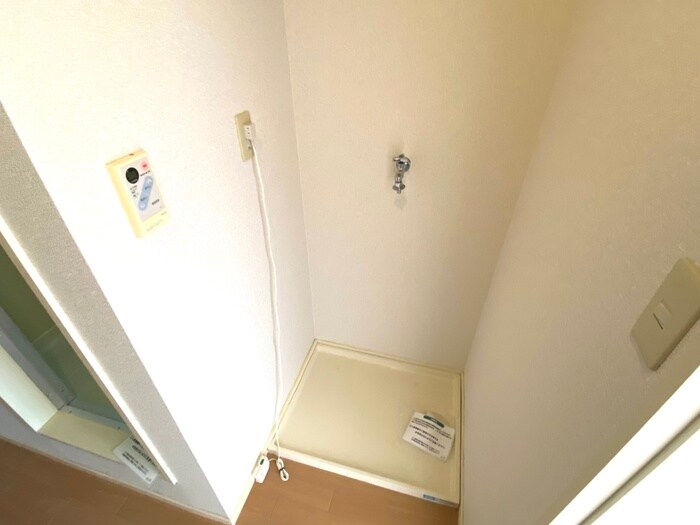 物件内観写真12　(洗濯機置場)