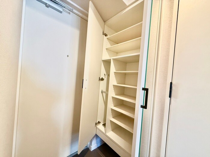 物件内観写真8　(靴箱)