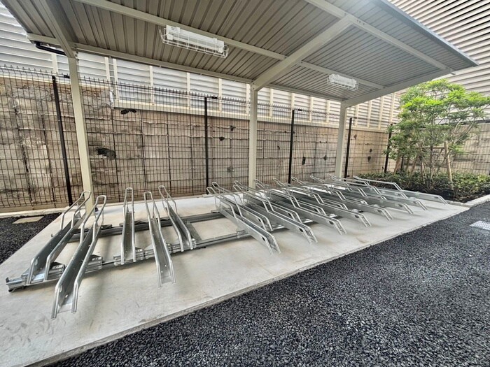 物件外観写真4　(駐輪場)