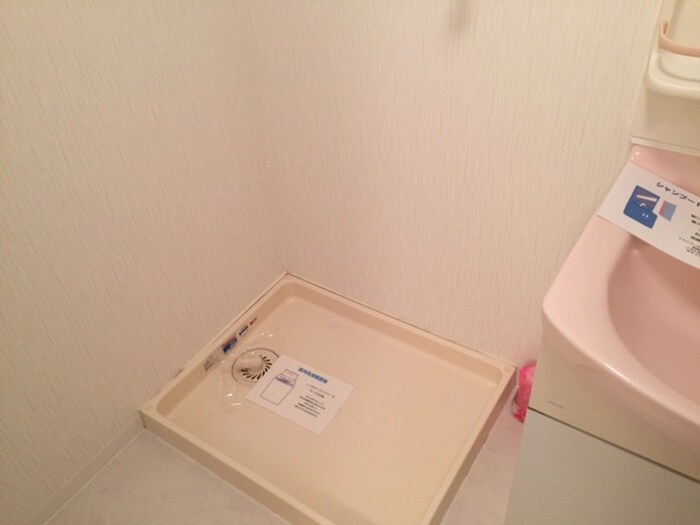 物件内観写真10　(洗濯機置場)