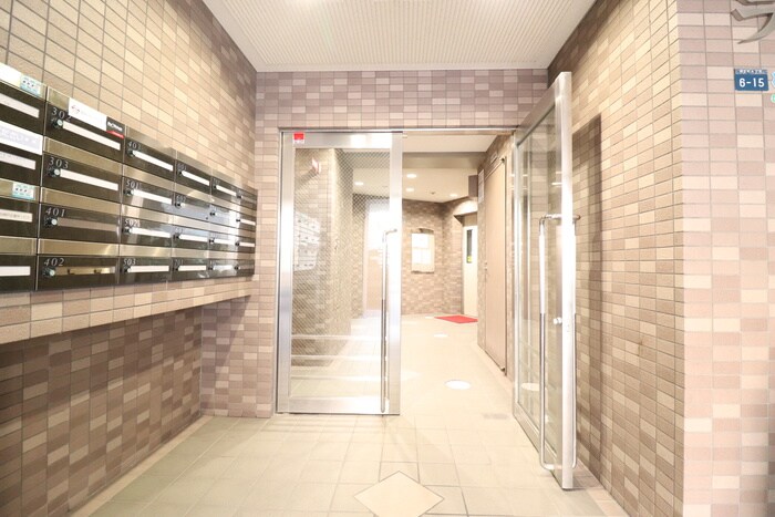 物件外観写真3　(エントランス部分)