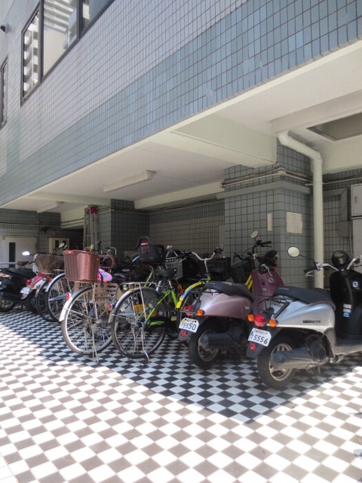 物件外観写真3　(駐輪場)