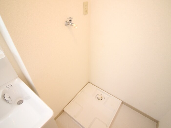 物件内観写真14　(洗濯機置場)