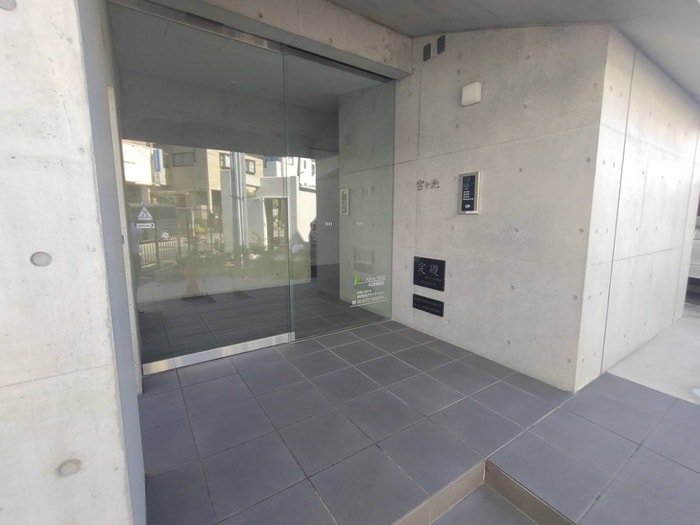 物件外観写真4　(エントランス部分)