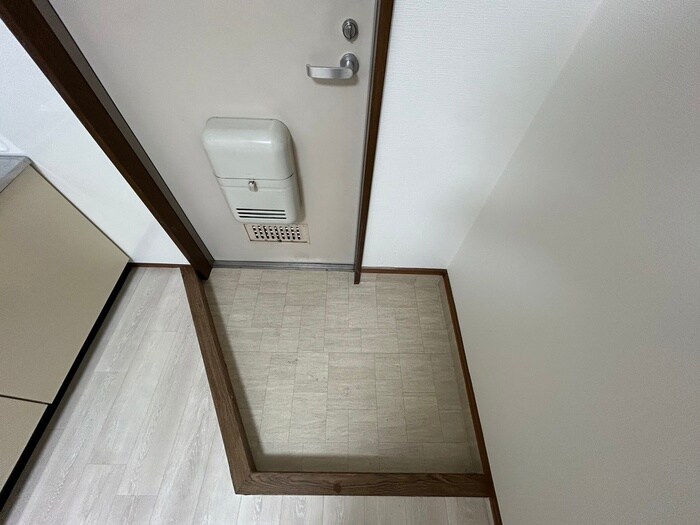 物件内観写真16　(玄関)