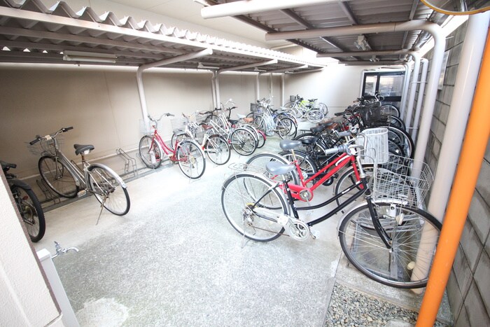 物件外観写真4　(駐輪場)