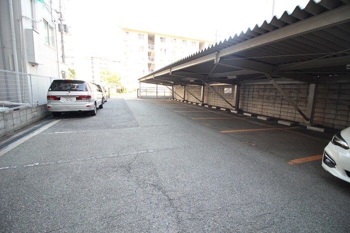 物件外観写真6　(駐車場)