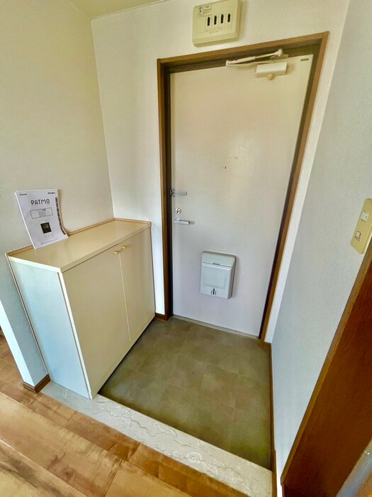 物件内観写真16　(玄関)