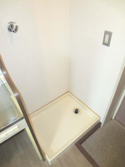 物件内観写真11　(洗濯機置場)