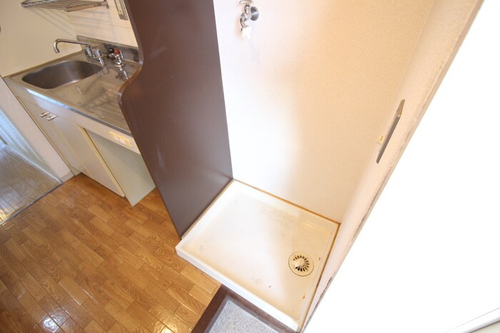 物件内観写真12　(洗濯機置場)