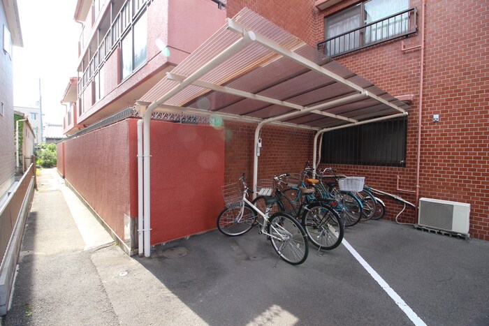 物件外観写真4　(駐輪場)