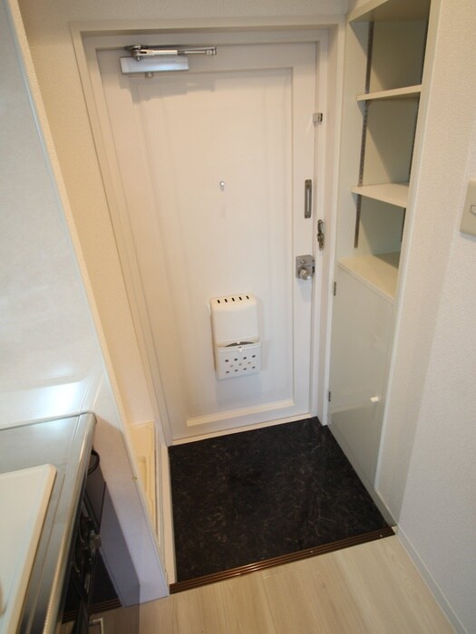 物件内観写真7　(玄関)