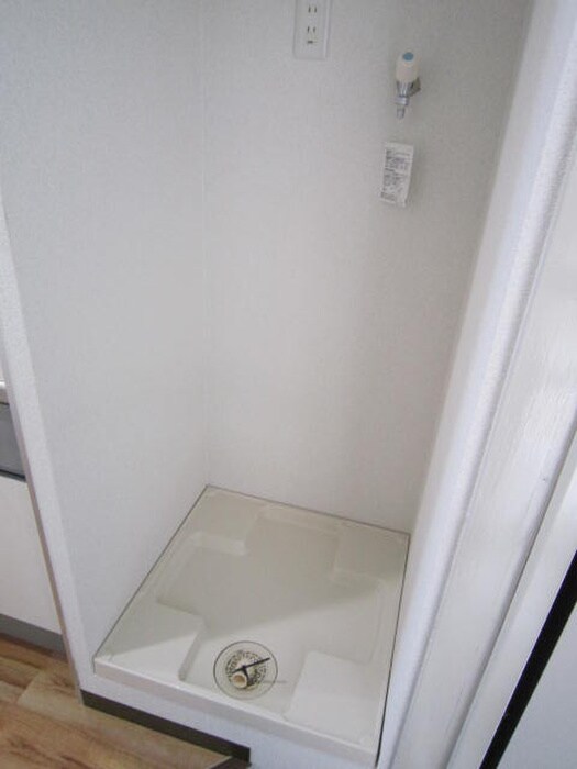 物件内観写真8　(洗濯機置場)