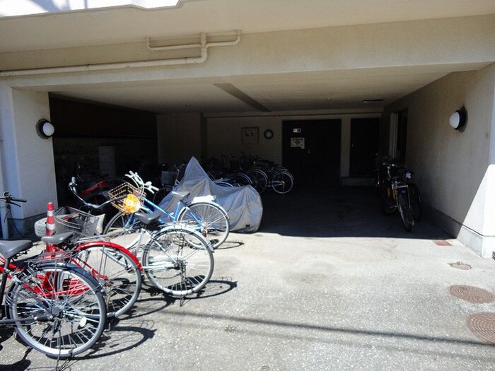 物件外観写真5　(駐車場)