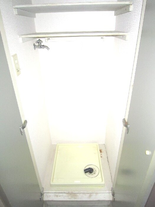 物件内観写真12　(洗濯機置場)