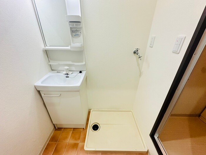 物件内観写真13　(洗濯機置場)