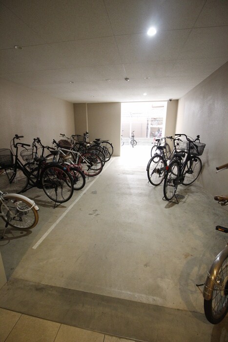 物件外観写真4　(駐輪場)