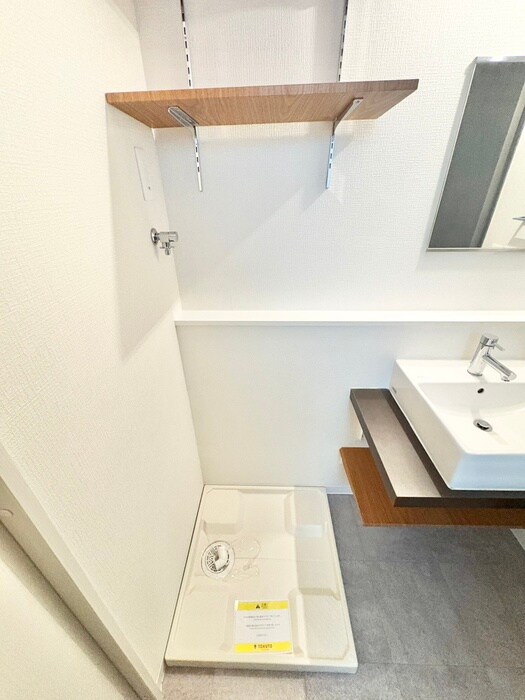 物件内観写真16　(洗濯機置場)