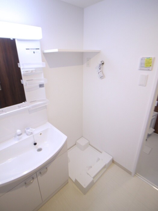 物件内観写真17　(洗濯機置場)