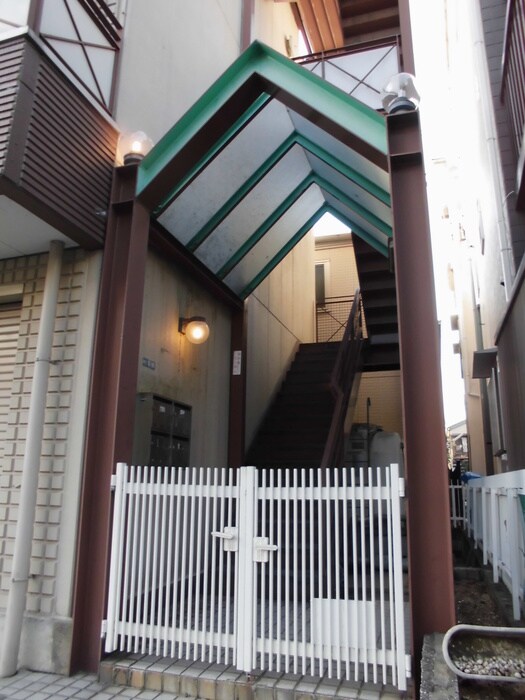 物件外観写真4　(エントランス部分)