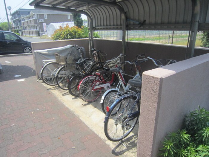 物件外観写真3　(駐輪場)