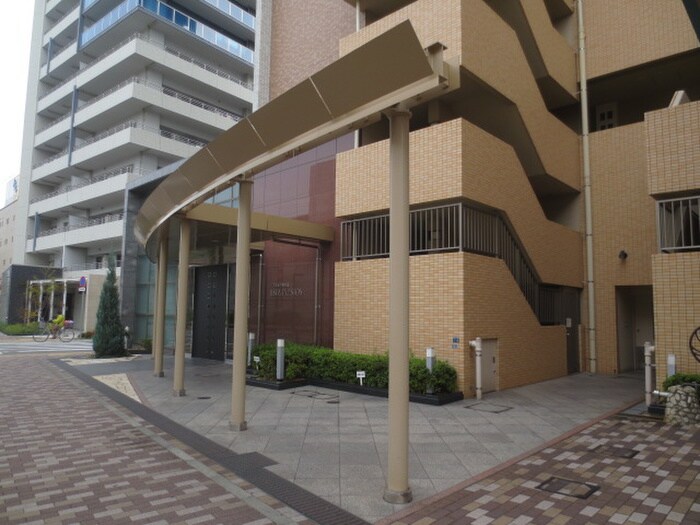 物件外観写真4　(エントランス部分)