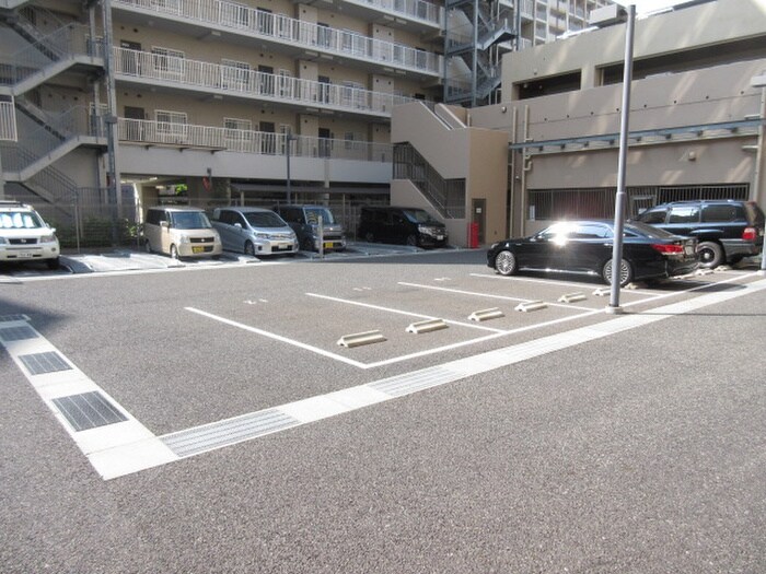 物件外観写真6　(駐車場)