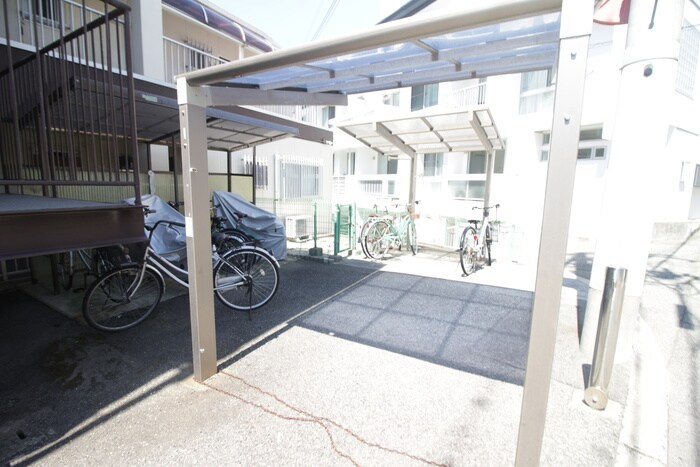 物件外観写真4　(駐輪場)