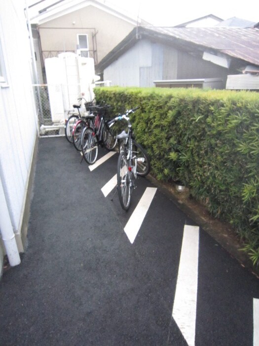 物件外観写真2　(駐輪場)