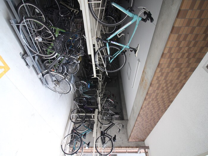 物件外観写真4　(駐輪場)
