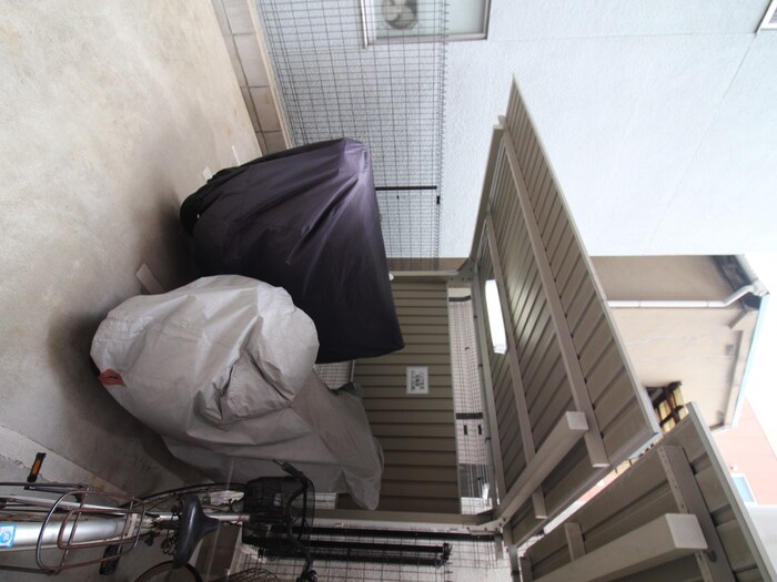 物件外観写真5　(バイク置き場)