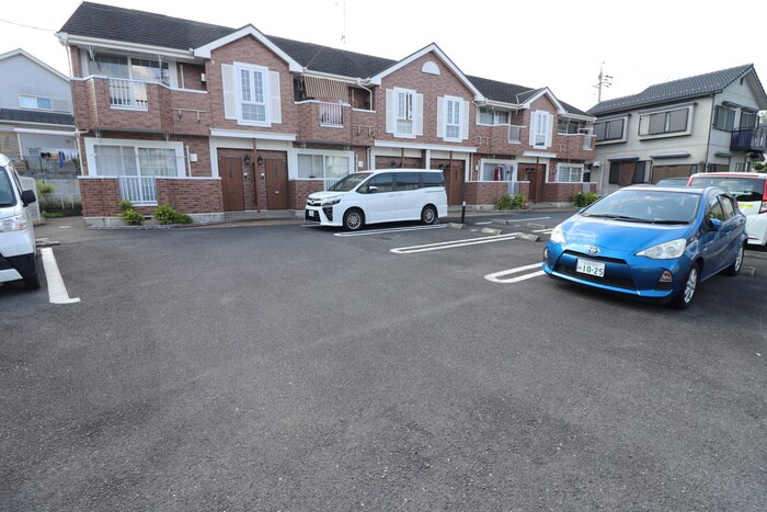 物件外観写真3　(駐車場)