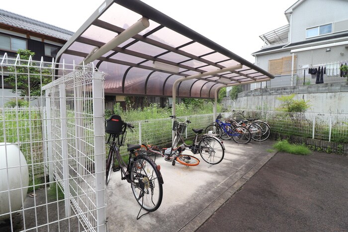 物件外観写真4　(駐輪場)